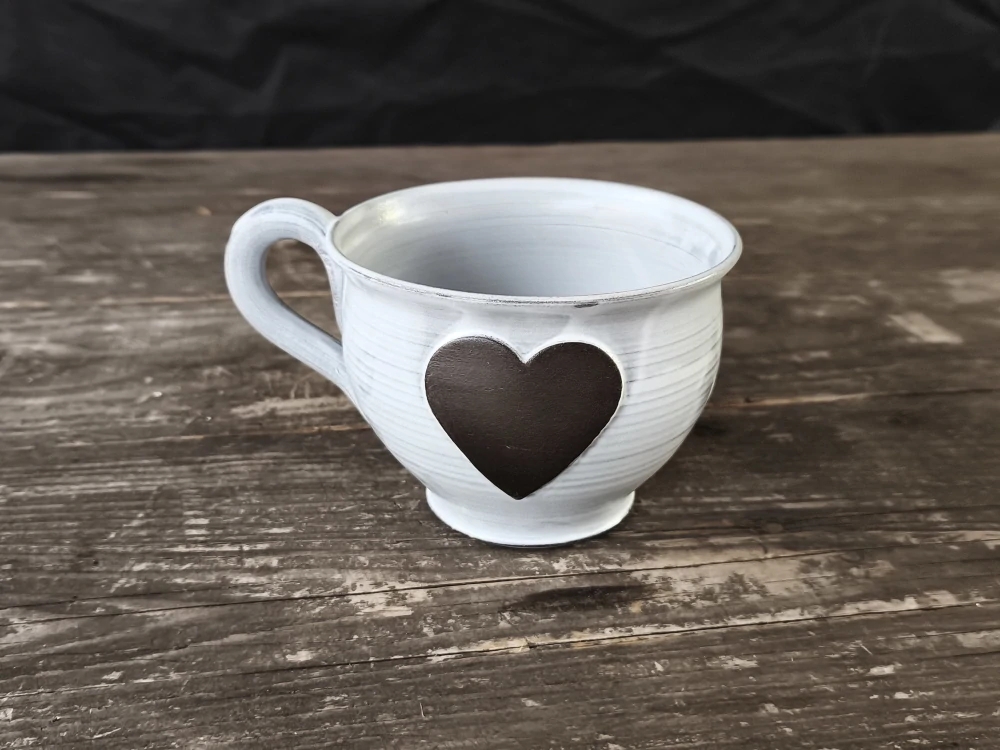 Keramická šálka - hrnček na kávu - cappuccino - čaj so srdiečkom - 300 ml - bielá - ručná výroba