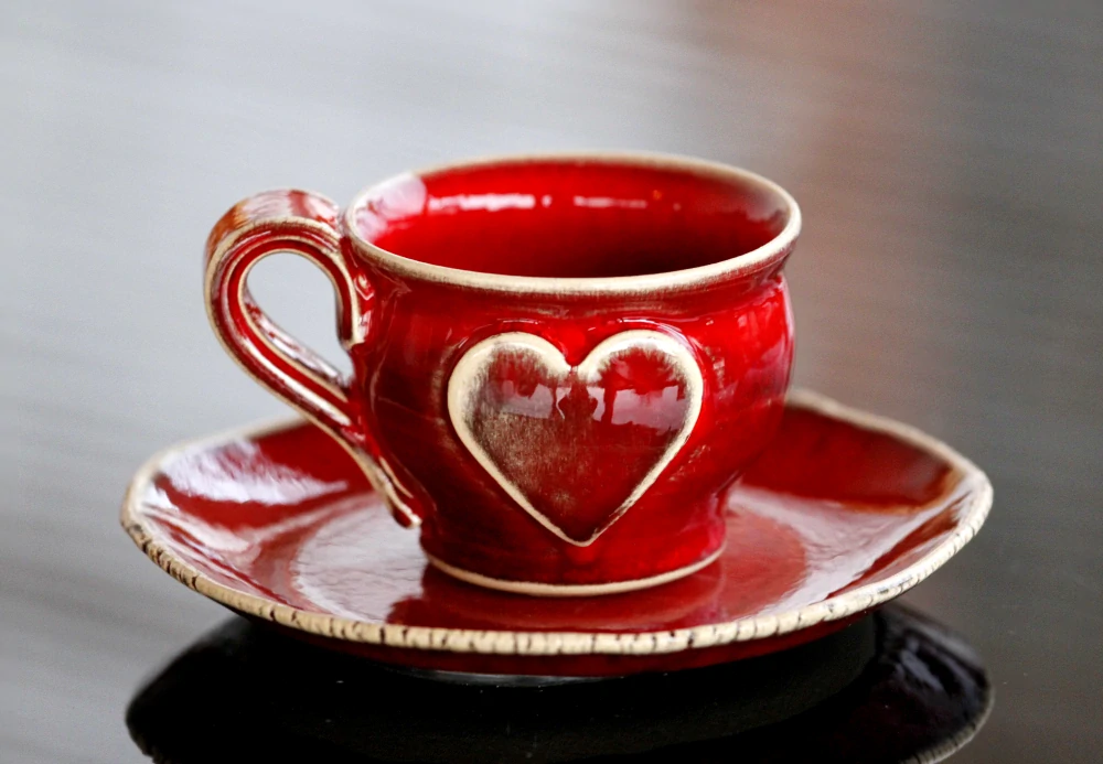 Keramická šálka na kávu espresso - lungo - ristretto so srdiečkom - 50 ml - červená - ručná výroba