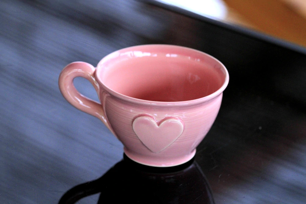 Keramická šálka - hrnček na kávu - cappuccino - čaj so srdiečkom - 200 ml - ružová - ručná výroba