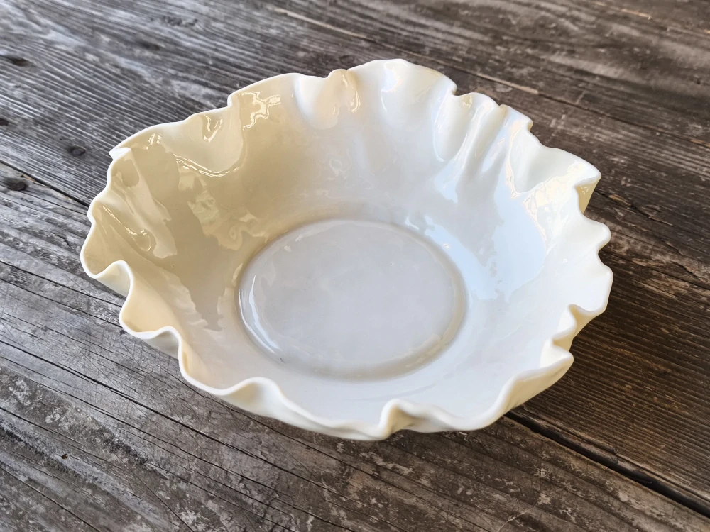 Exkluzívna autorská porcelánová misa – „biele zlato“ v čistej organickej forme 21 cm priemer