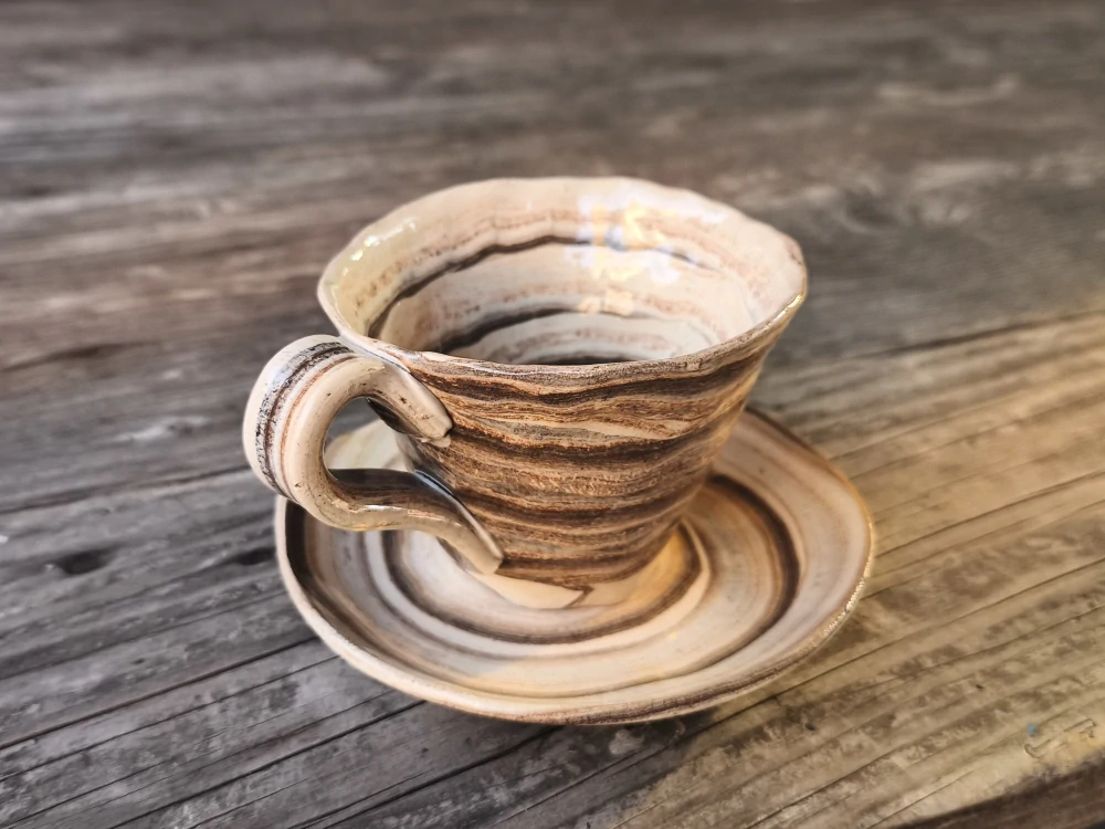 Keramická šálka na kávu espresso - lungo - ristretto 100 ml – Unikát! - béžovo-hnedá ručná výroba – modelovaná