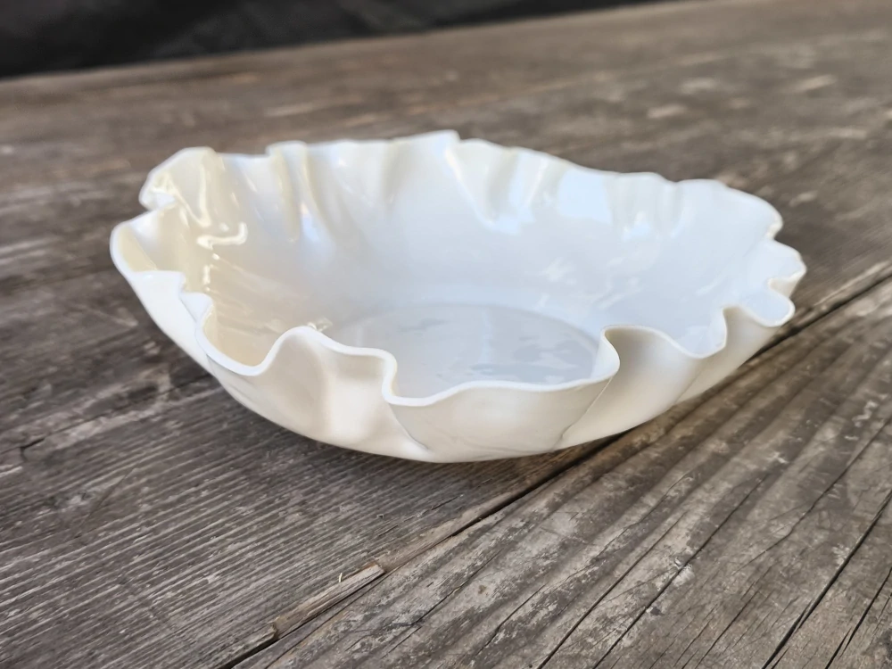 Exkluzívna autorská porcelánová misa – „biele zlato“ v čistej organickej forme 21 cm priemer