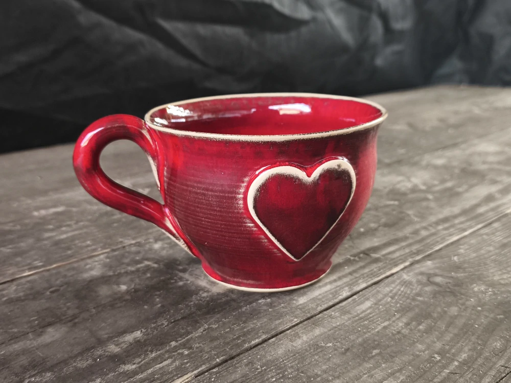 Keramická šálka - hrnček na kávu - cappuccino - čaj so srdiečkom - 300 ml - červená - ručná výroba