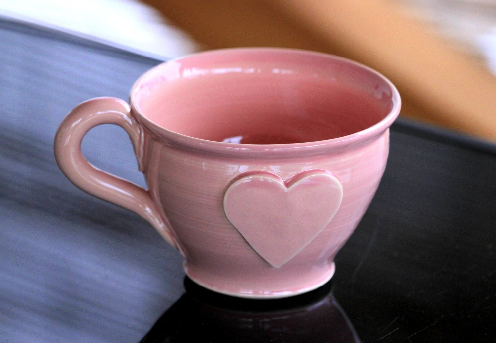 Keramická šálka - hrnček na kávu - cappuccino - čaj so srdiečkom - 300 ml - ružová - ručná výroba
