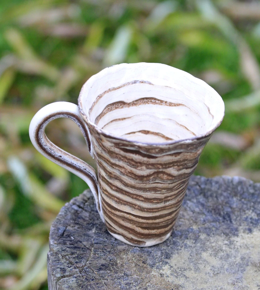 Keramická šálka na kávu - cappuccino a čaj 300 ml – Unikát! - béžovo-hnedá - ručná výroba – modelovaná