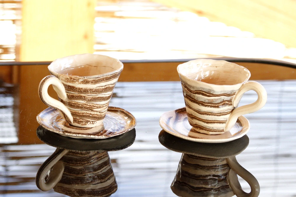 Keramická šálka na kávu - cappuccino a čaj 150 ml – Unikát! - béžovo-hnedá - ručná výroba – modelovaná