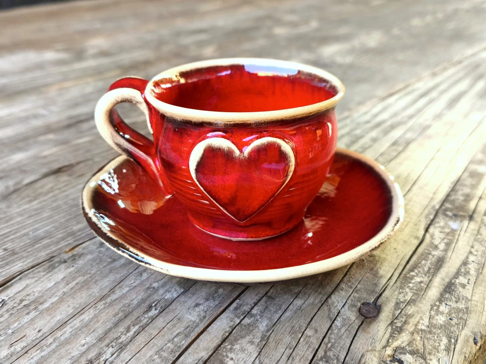 Keramická šálka na kávu espresso - lungo - ristretto so srdiečkom - 100 ml - červená - ručná výroba