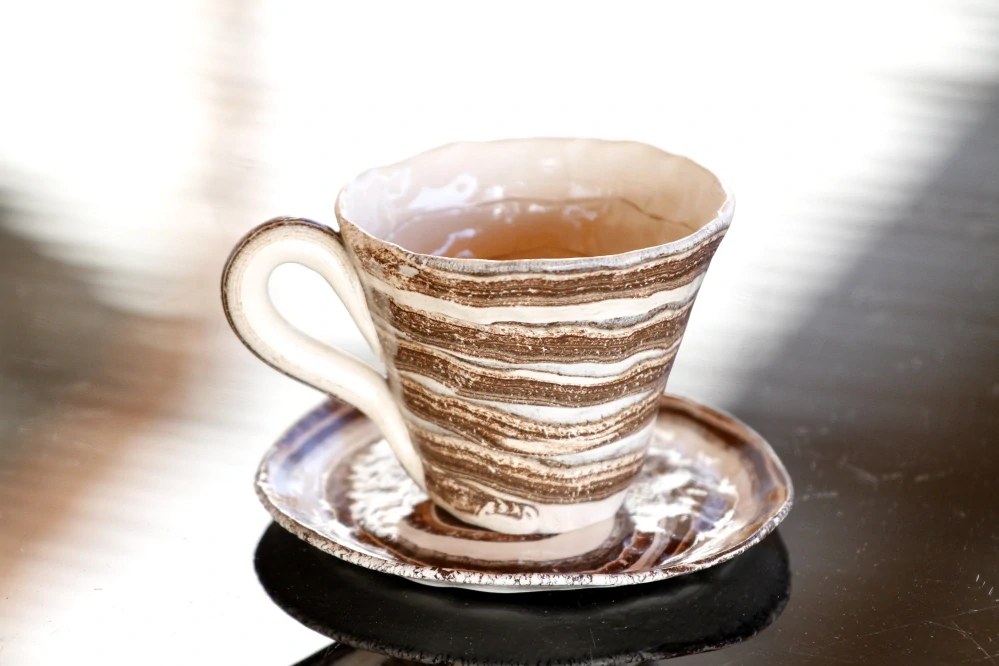 Keramická šálka na kávu - cappuccino a čaj 150 ml – Unikát! - béžovo-hnedá - ručná výroba – modelovaná