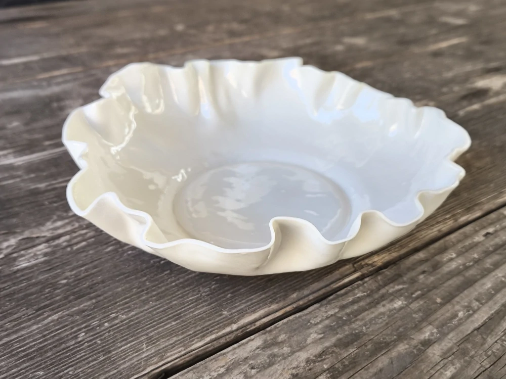 Exkluzívna autorská porcelánová misa – „biele zlato“ v čistej organickej forme 21 cm priemer
