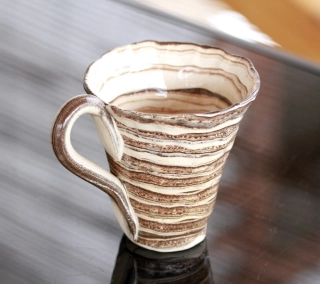 Keramická šálka na kávu - cappuccino a čaj 300 ml – Unikát! - béžovo-hnedá - ručná výroba – modelovaná